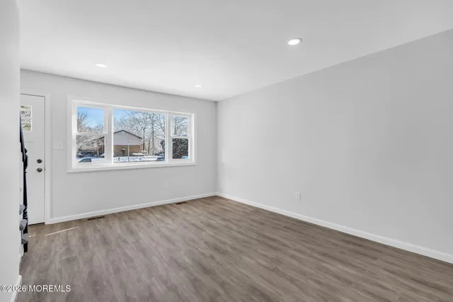 $345,000 | 1304 Victoria Court, Brick, NJ 08724