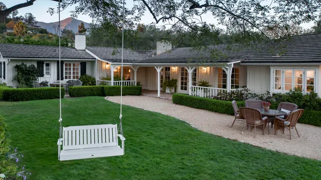 a view of a house with backyard and porch