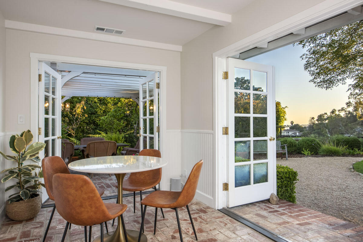 223 Rametto Road Santa Barbara, CA 93108 - Photo 21 of 35 a dining room with furniture and window