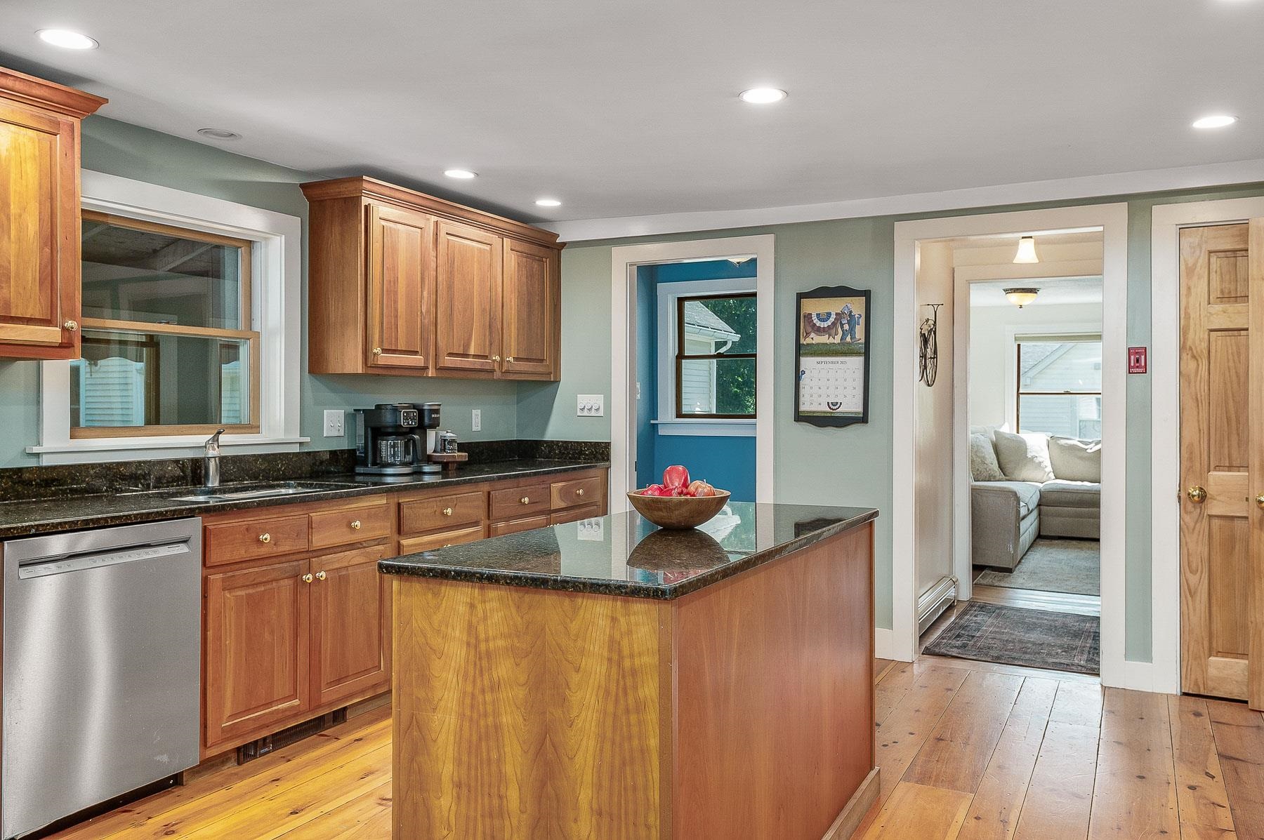 89 Washington Street Exeter, NH 03833 - Photo 11 of 60