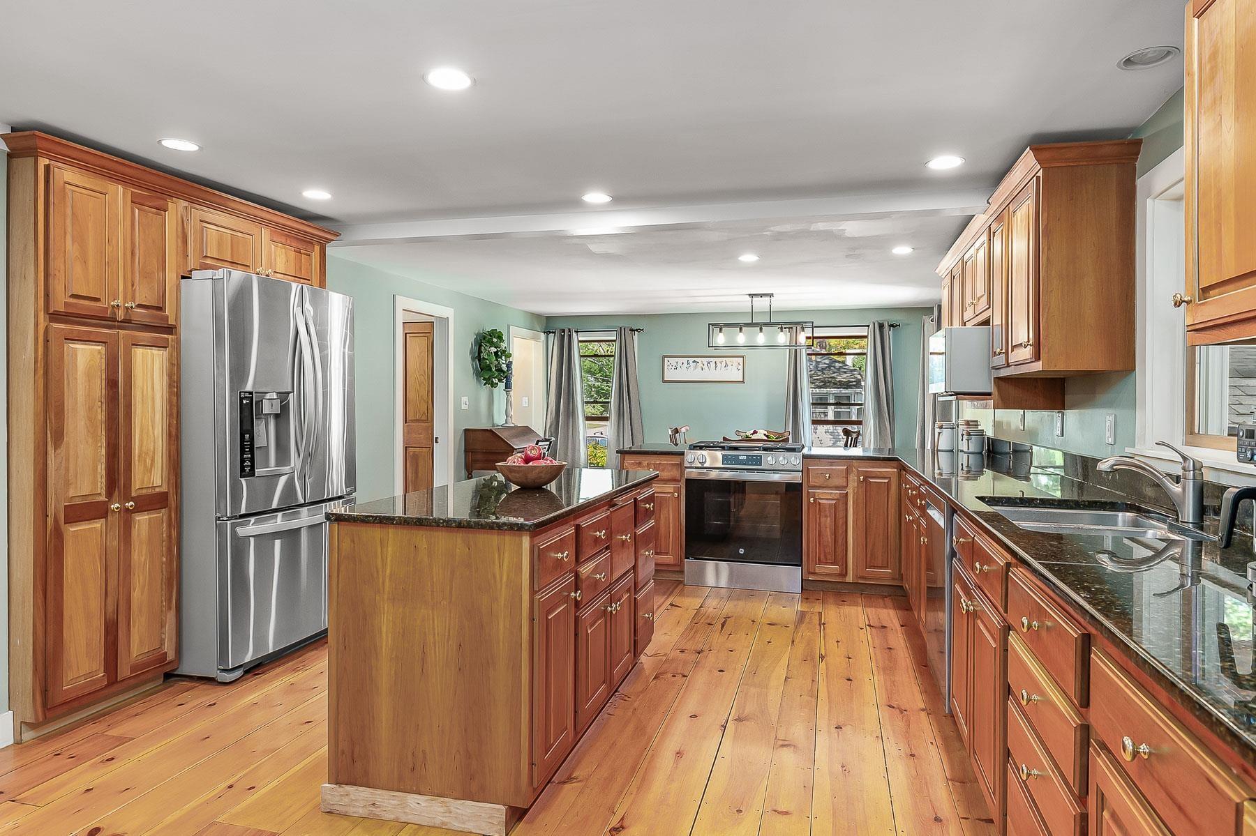 89 Washington Street Exeter, NH 03833 - Photo 7 of 60