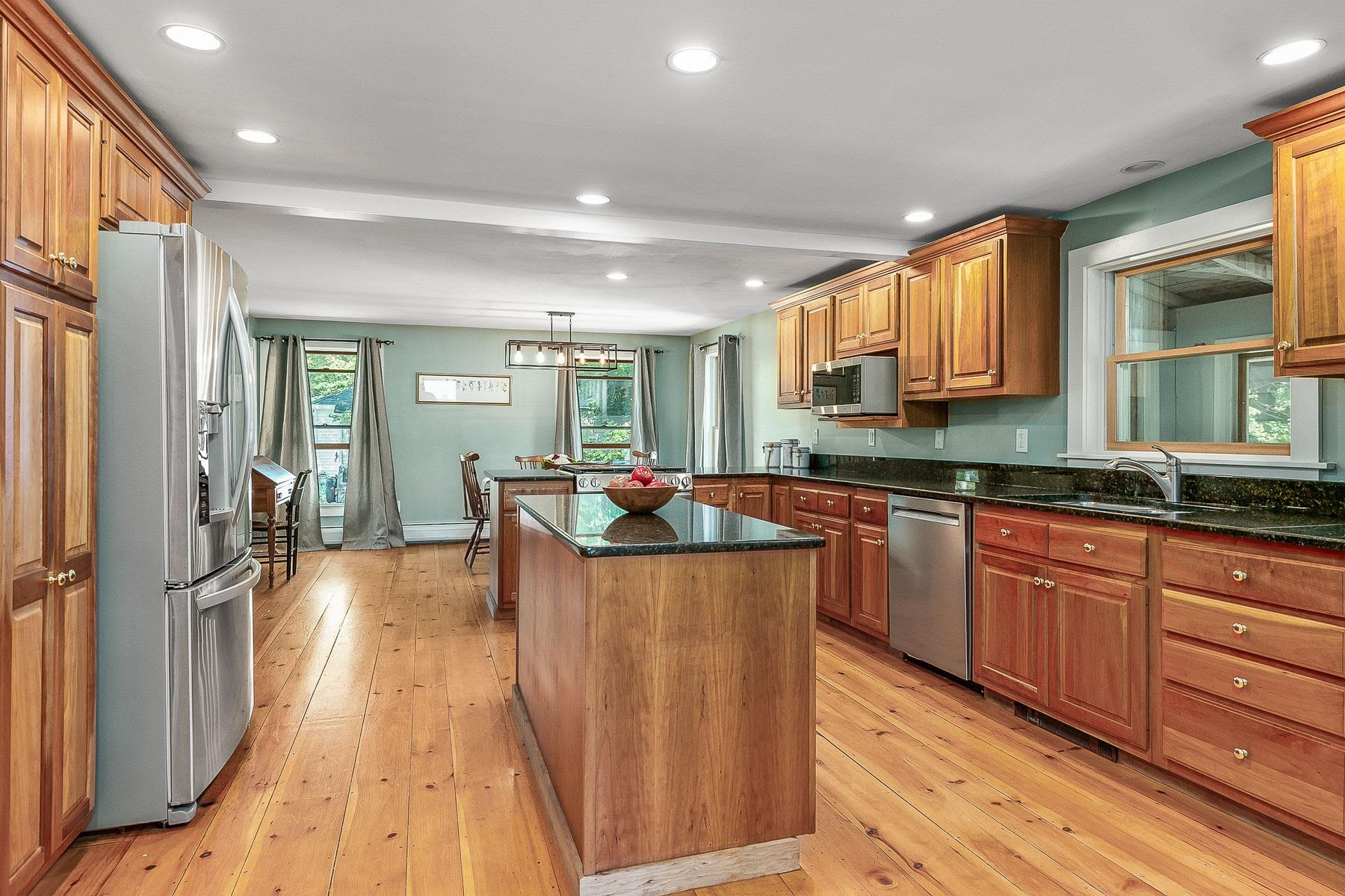 89 Washington Street Exeter, NH 03833 - Photo 8 of 60
