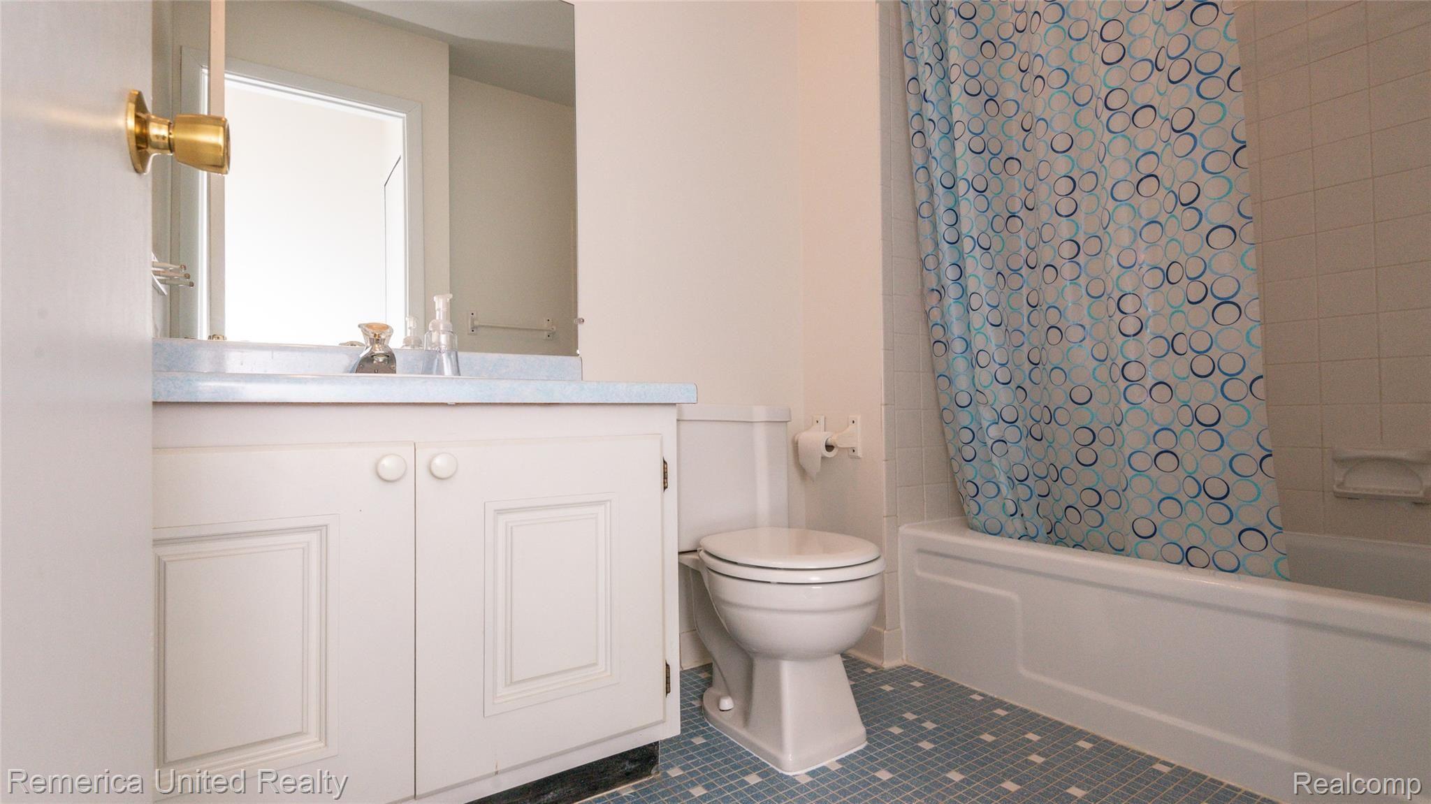 24615 Bashian Drive Novi, MI 48375 - Photo 24 of 35 Main Bath.jpg