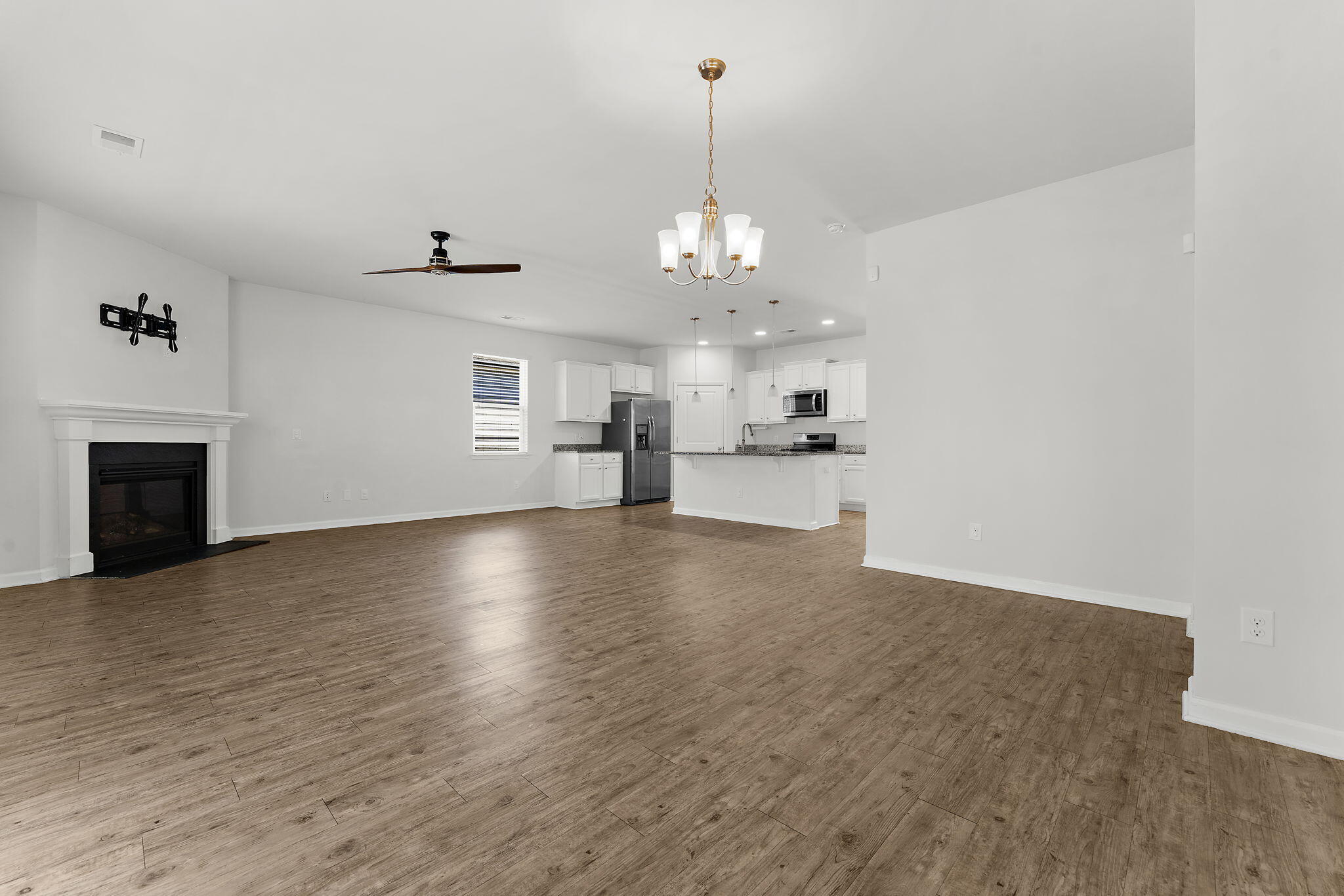 524 Glady Road Moncks Corner, SC 29461 - Photo 15 of 53 Living room / dining area