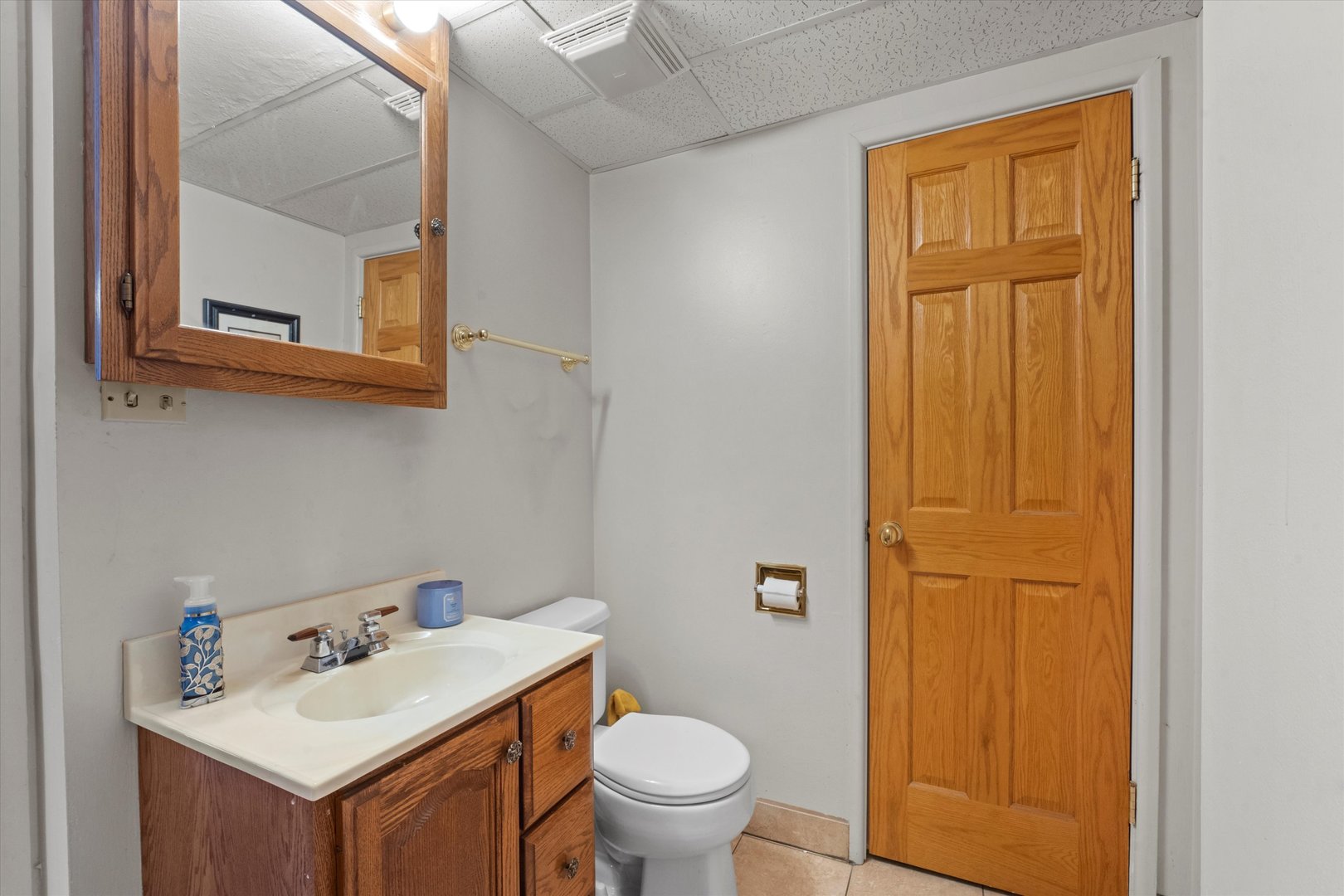 3644 Poplar Road Flossmoor, IL 60422 - Photo 19 of 22 a bathroom with a sink a toilet and mirror