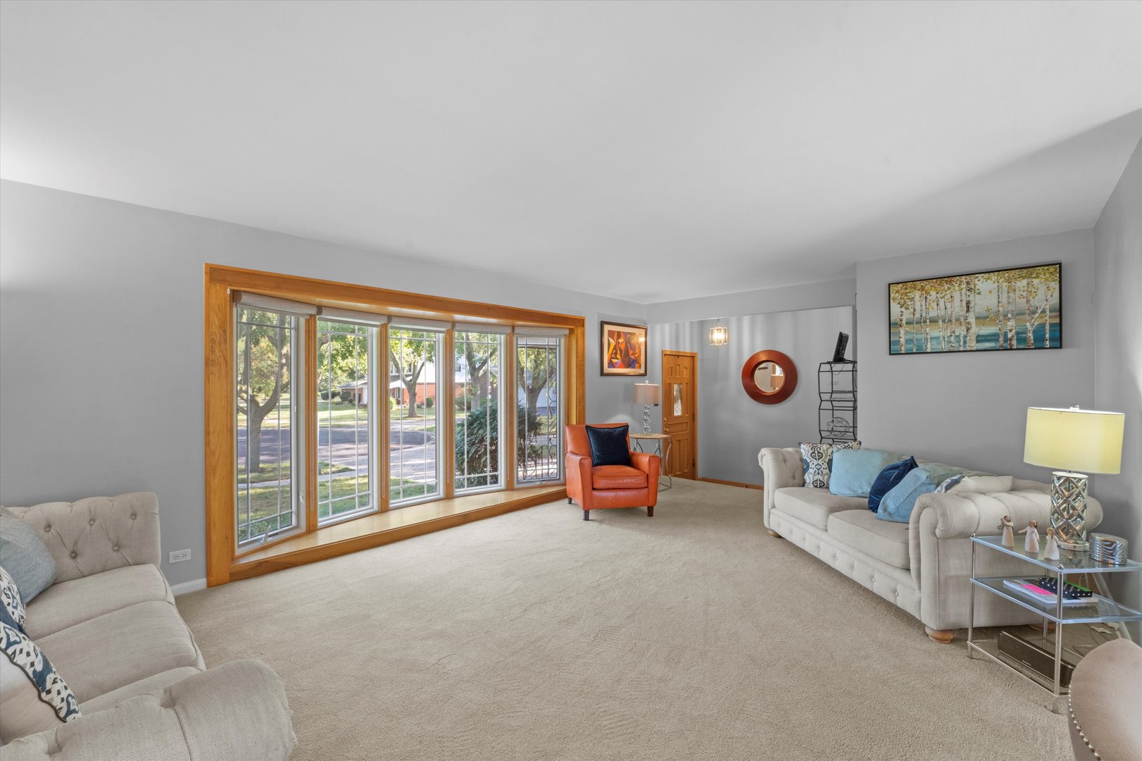 3644 Poplar Road Flossmoor, IL 60422 - Photo 5 of 22 a living room with furniture and a large window