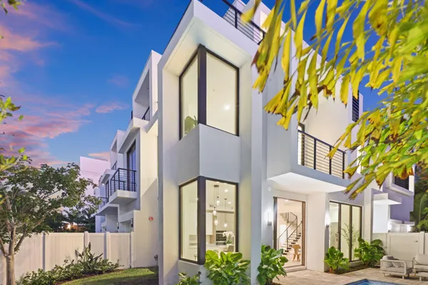 $3,495,000 | 201 Southeast 4th Avenue, Delray Beach, FL 33483