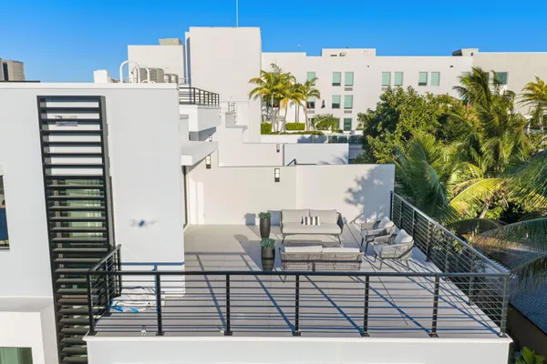 $3,495,000 | 201 Southeast 4th Avenue, Delray Beach, FL 33483