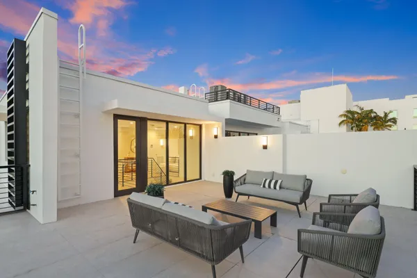 $3,495,000 | 201 Southeast 4th Avenue, Delray Beach, FL 33483