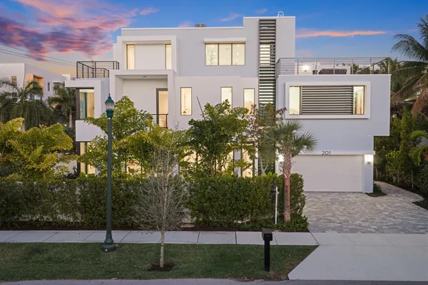 $3,495,000 | 201 Southeast 4th Avenue, Delray Beach, FL 33483