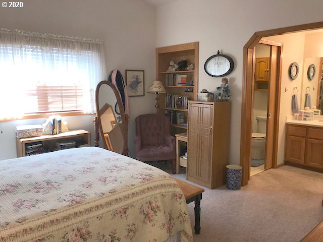 2340 Loch Drive Springfield, OR 97477 - Photo 22 of 26