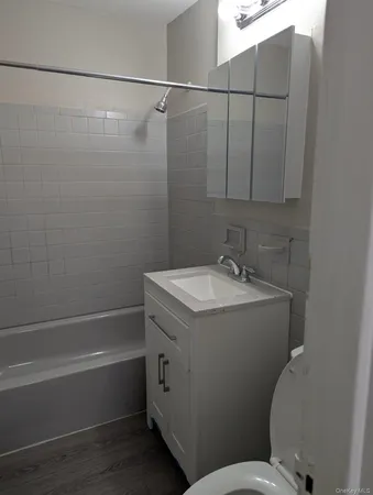 $2,650 | 1 Hemlock Drive, Unit C152, Bay Shore, NY 11706