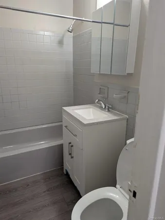 $2,650 | 1 Hemlock Drive, Unit C152, Bay Shore, NY 11706