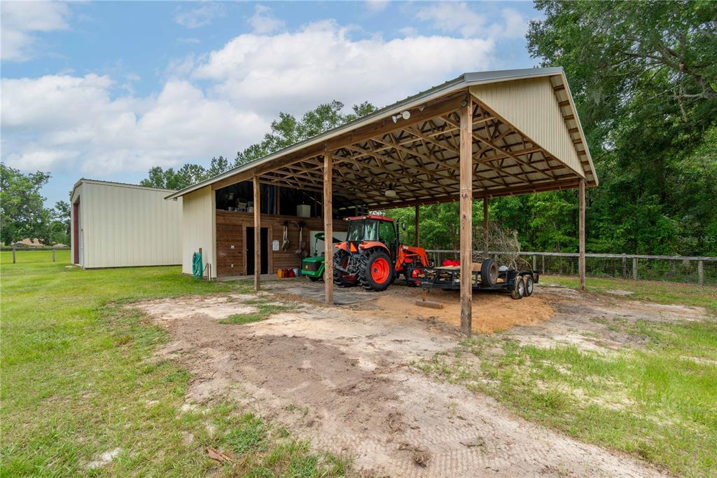 6140 Northwest 145th Avenue Road Morriston, FL 32668 - Photo 38 of 63 a view of a house with backyard and porch