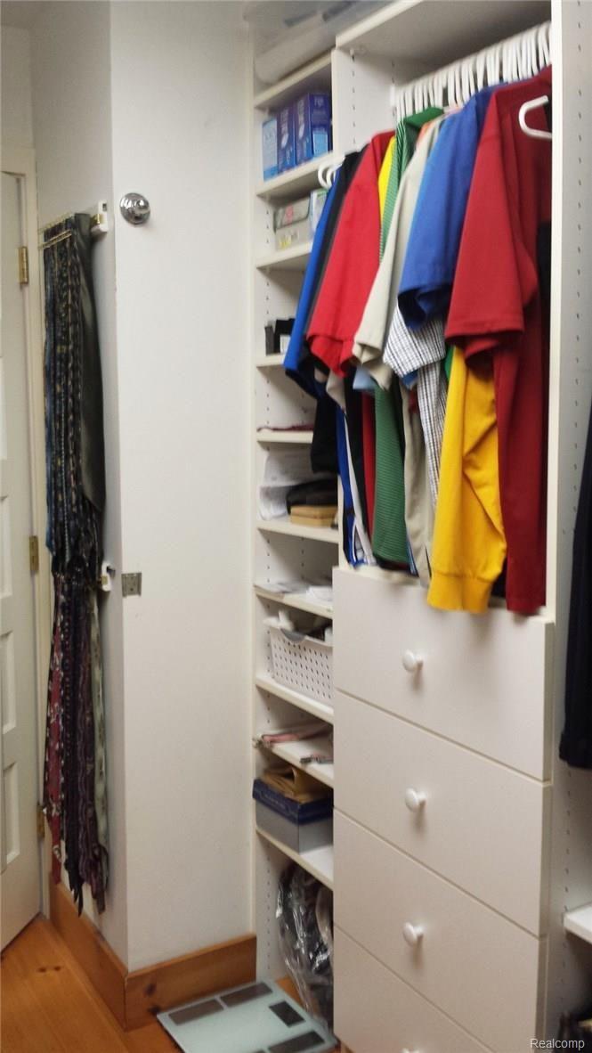 4936 North Branch Road North Branch, MI 48461 - Photo 45 of 72 MasterCloset2.jpg