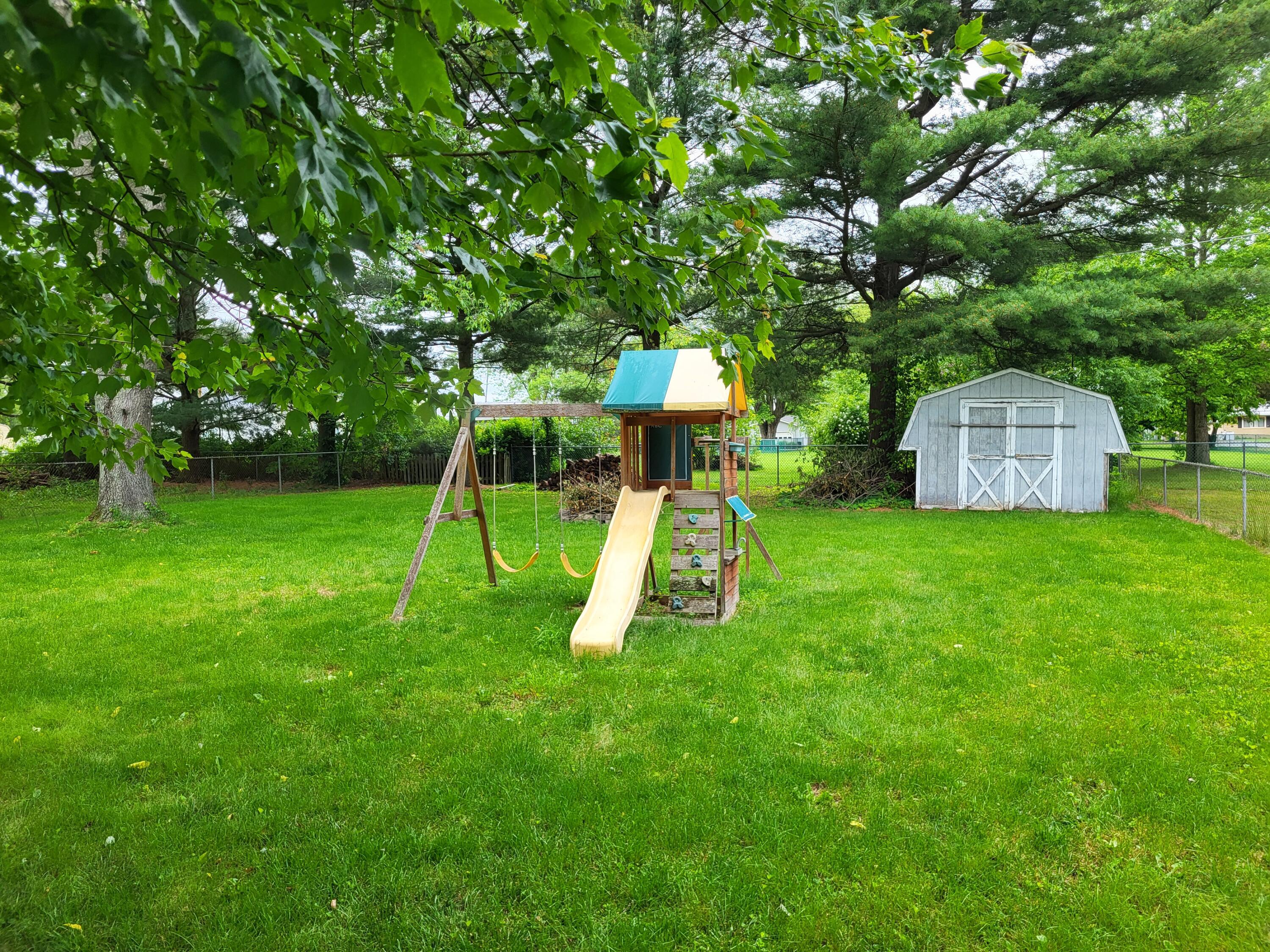 1852 Churchill Downs Road Newark, OH 43055 - Photo 17 of 17 Swingset
