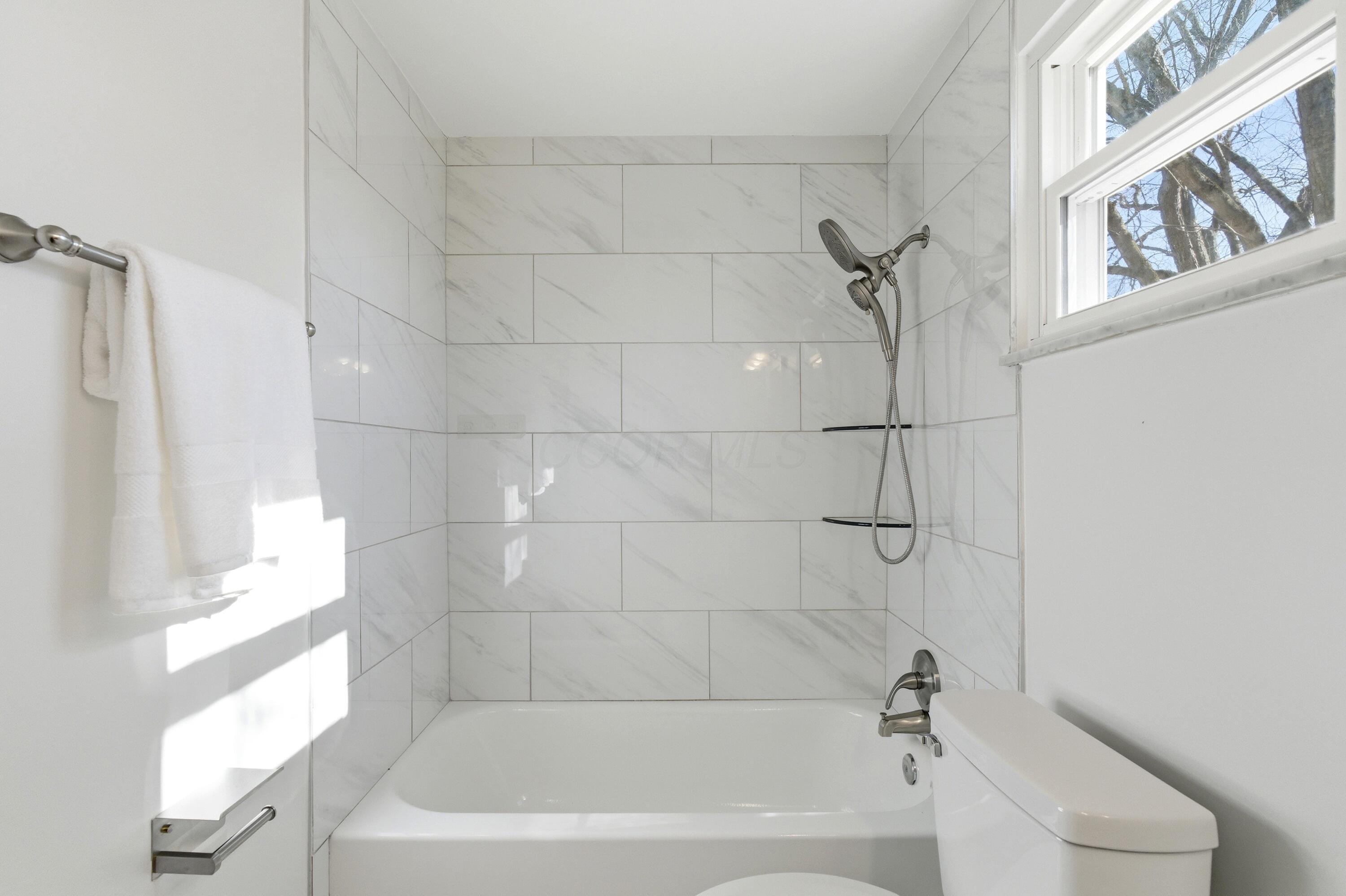 925 Farnham Road Columbus, OH 43220 - Photo 33 of 51 Upstairs Bathroom