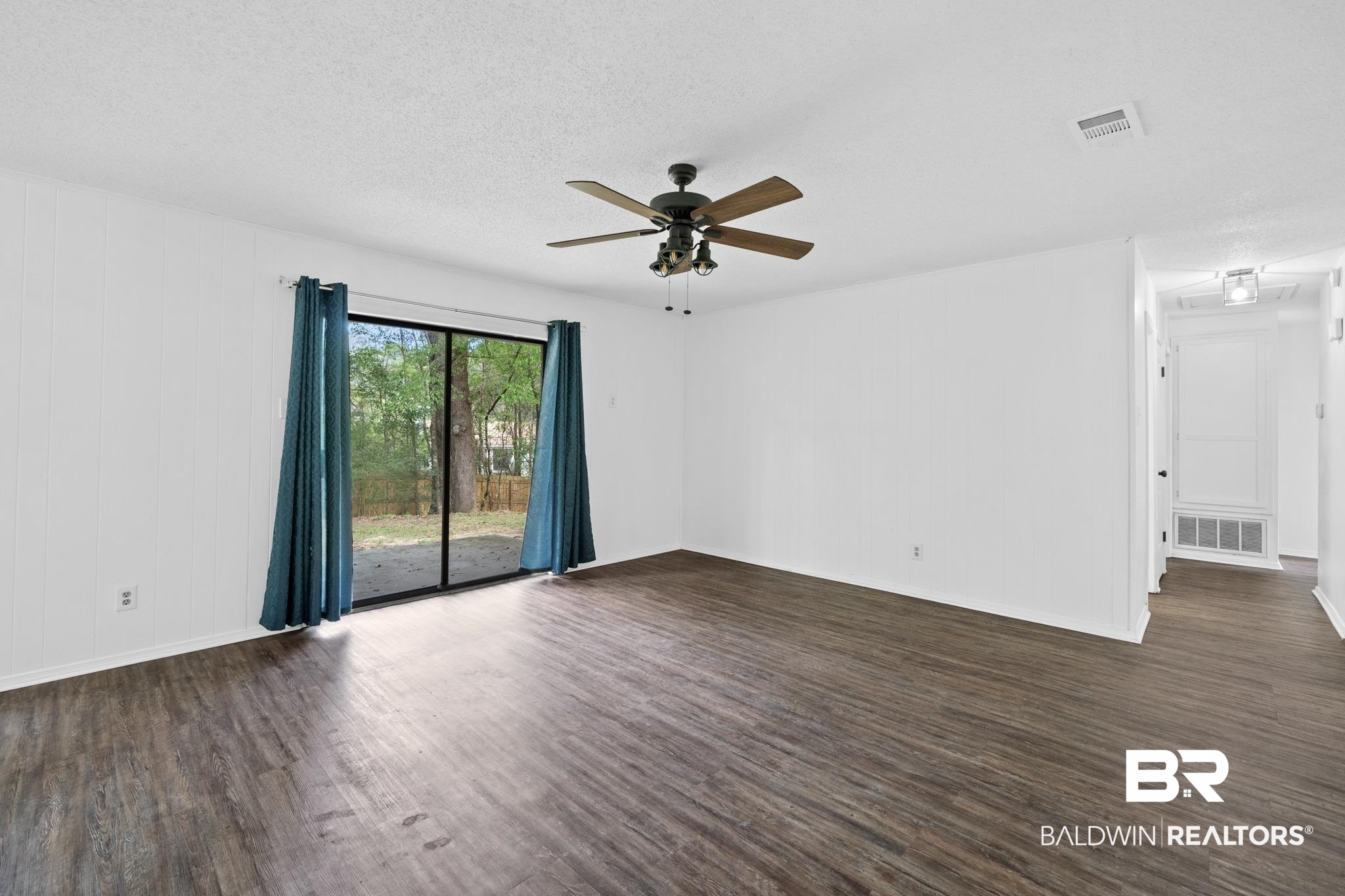 5716 Post Oak Court Mobile, AL 36609 - Photo 9 of 23 Great Room
