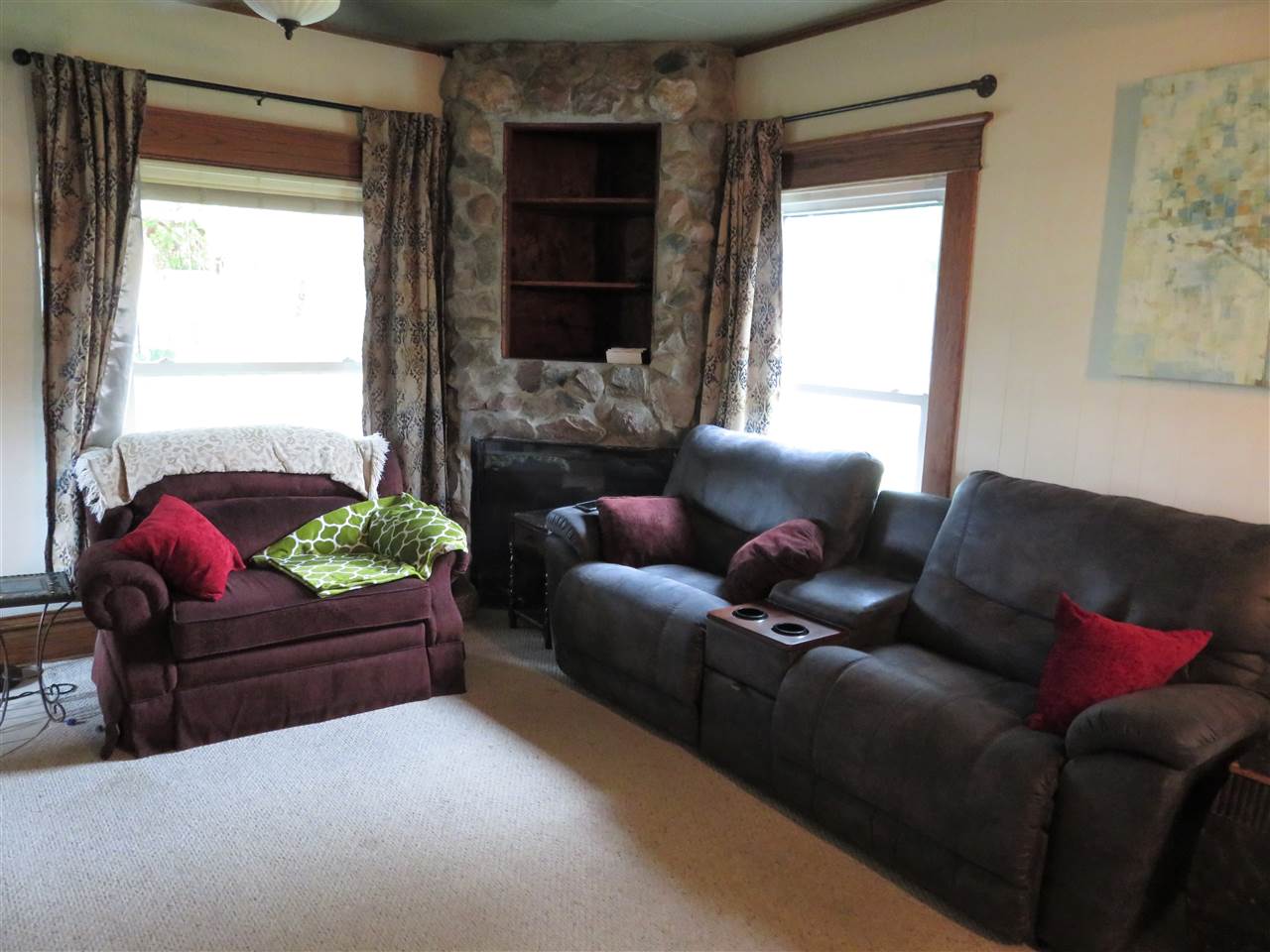 351 Green Street Perry, MI 48872 - Photo 3 of 19 31324122-2.JPG