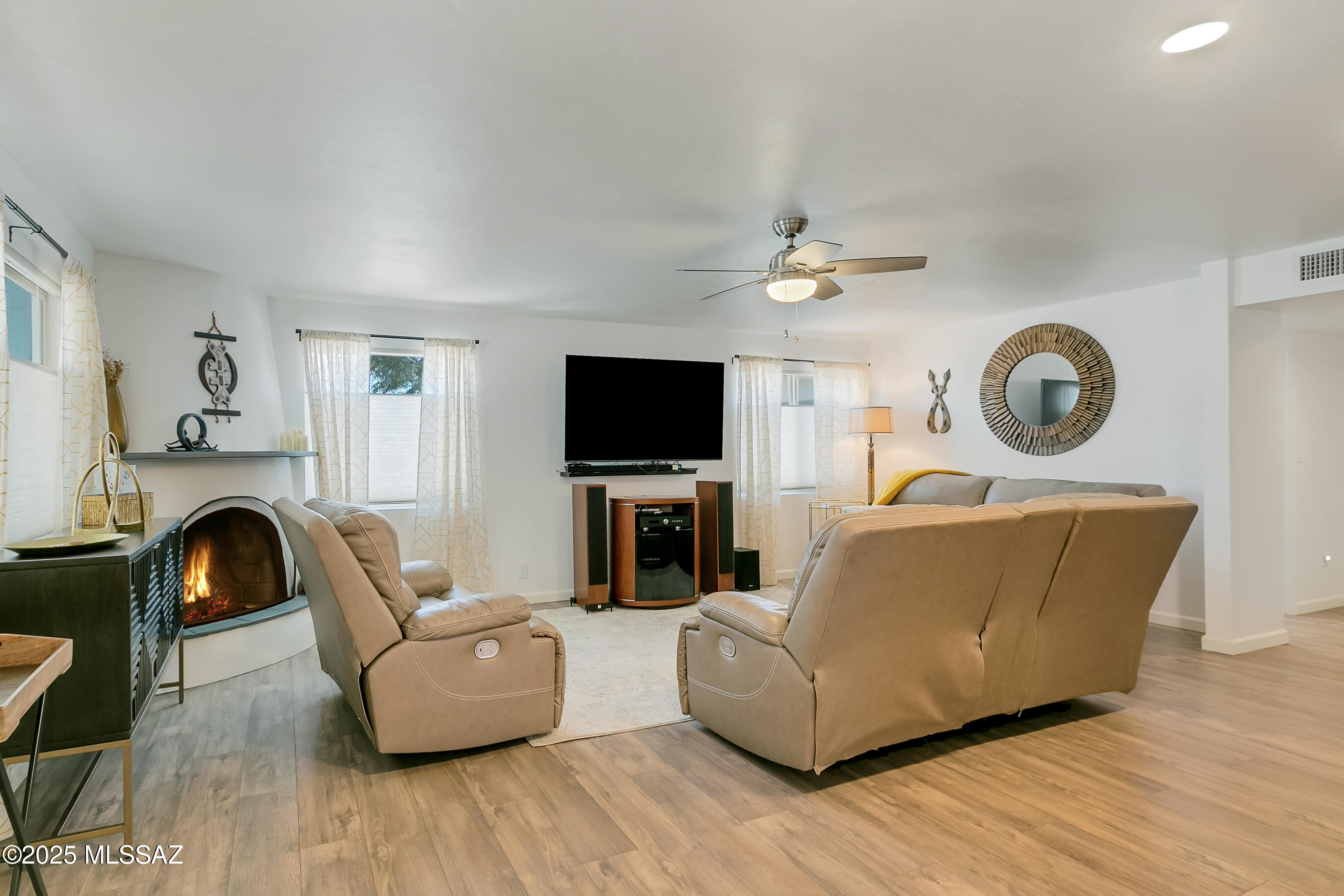 3402 East Kleindale Road Tucson, AZ 85716 - Photo 3 of 32 Gallery Image 3