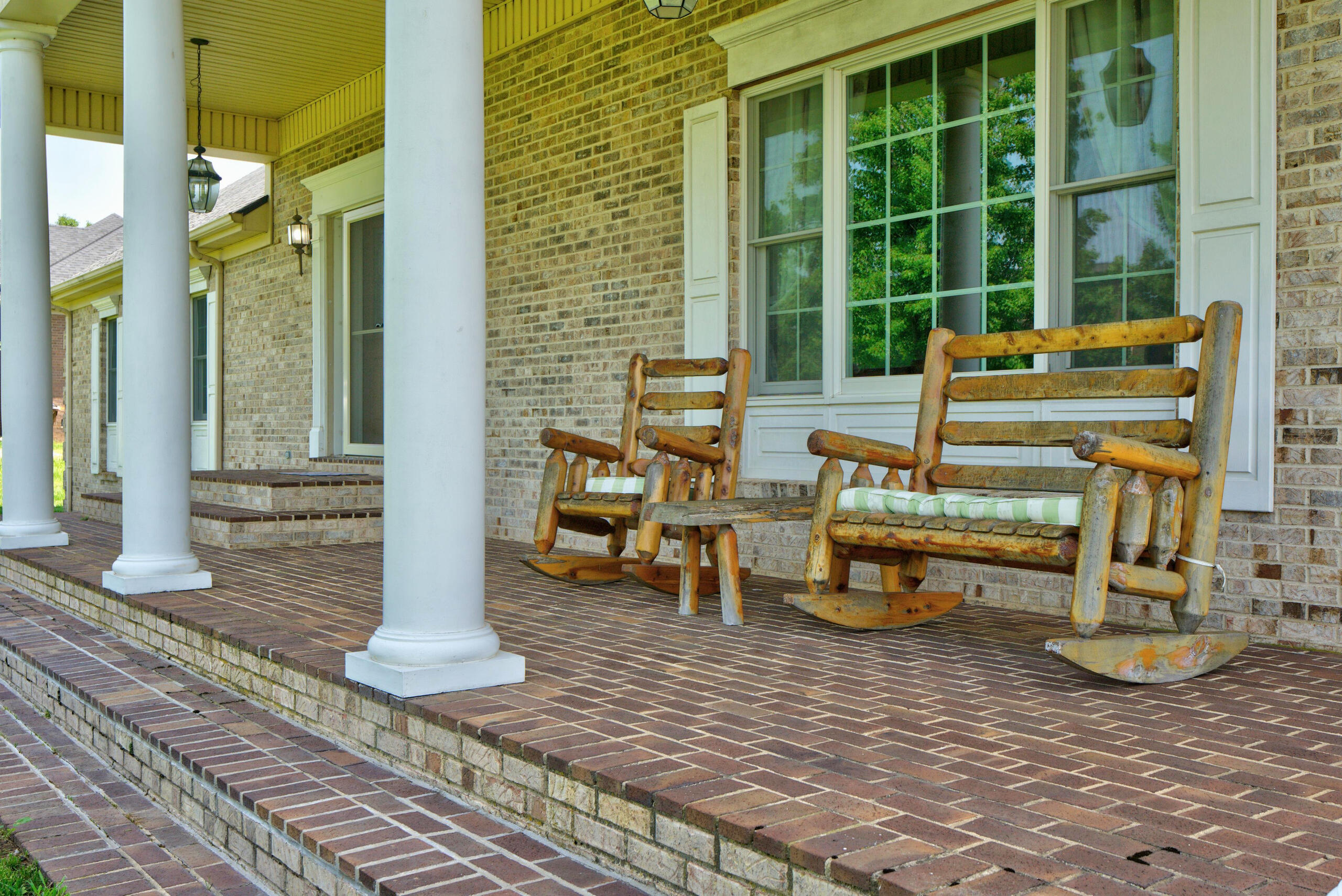 107 Squires Pointe Road Paris, KY 40361 - Photo 3 of 55 Covered front porch for those relaxing evenings.