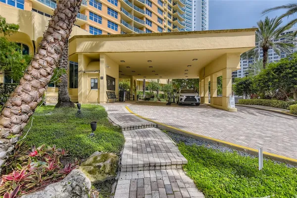 $2,100 | 2501 South Ocean Drive, Unit 1532, Hollywood, FL 33019