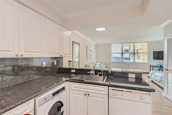 $2,100 | 2501 South Ocean Drive, Unit 1532, Hollywood, FL 33019
