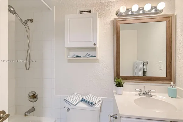 $2,100 | 2501 South Ocean Drive, Unit 1532, Hollywood, FL 33019