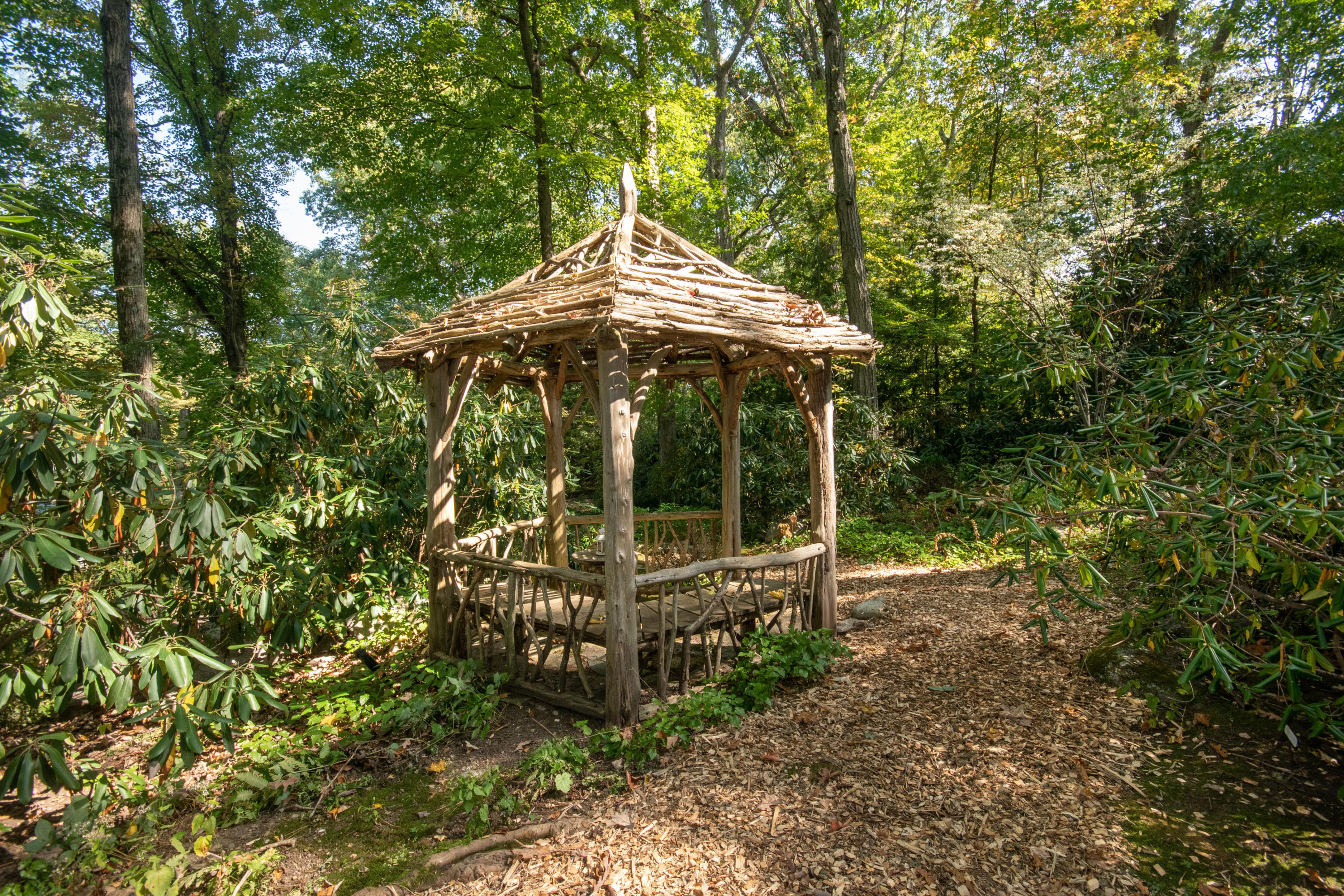 54 Huckleberry Hill Road New Canaan, CT 06840 - Photo 35 of 37 a backyard of a house with table and chairs