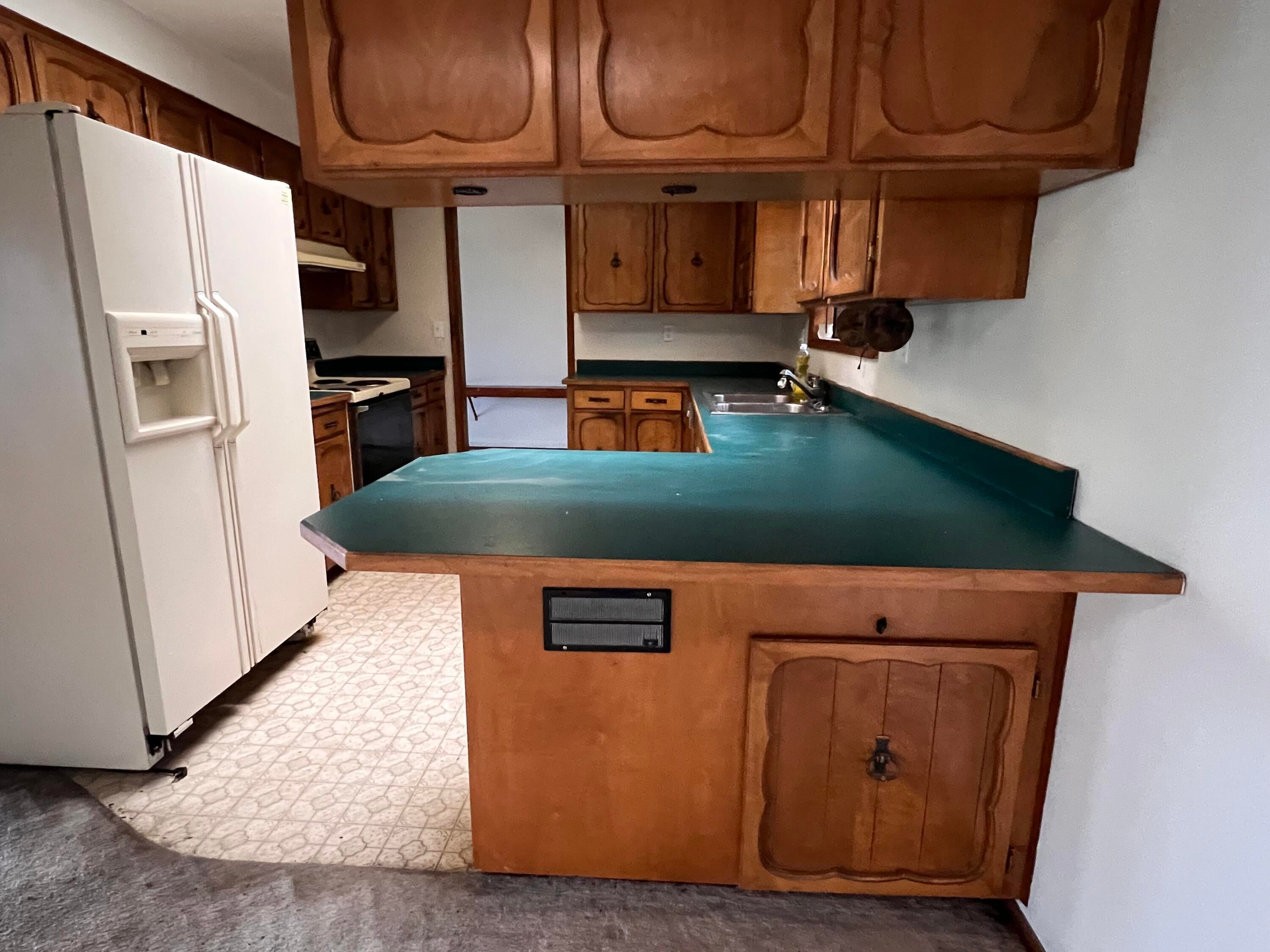 5880 Hillcrest Road Medford, OR 97504 - Photo 40 of 43 kitchen 3