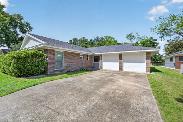 $2,495 | 11226 Huggins Drive, Houston, TX 77035