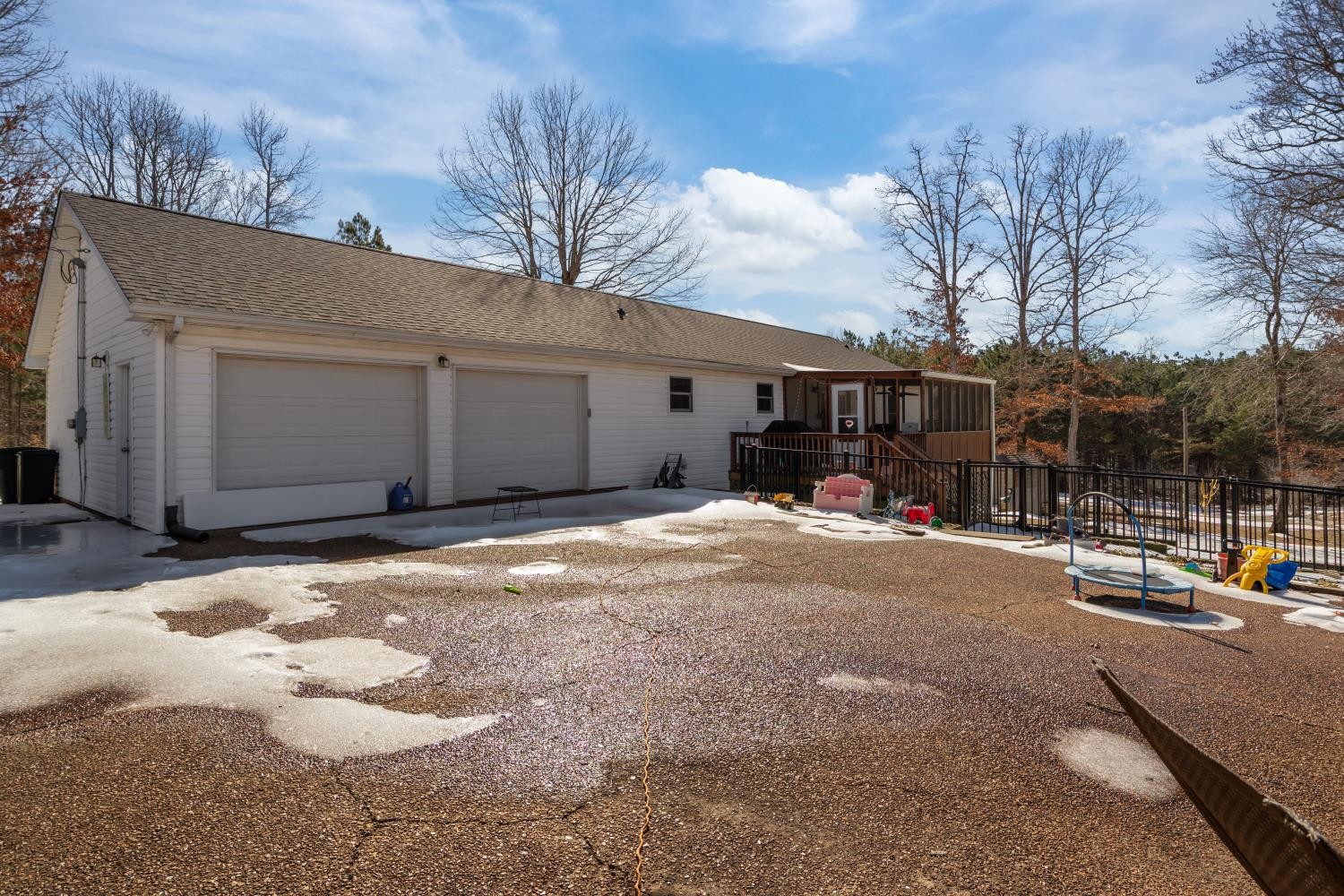 41 Golden Pond Circle Holladay, TN 38341 - Photo 32 of 42 a backyard of a house