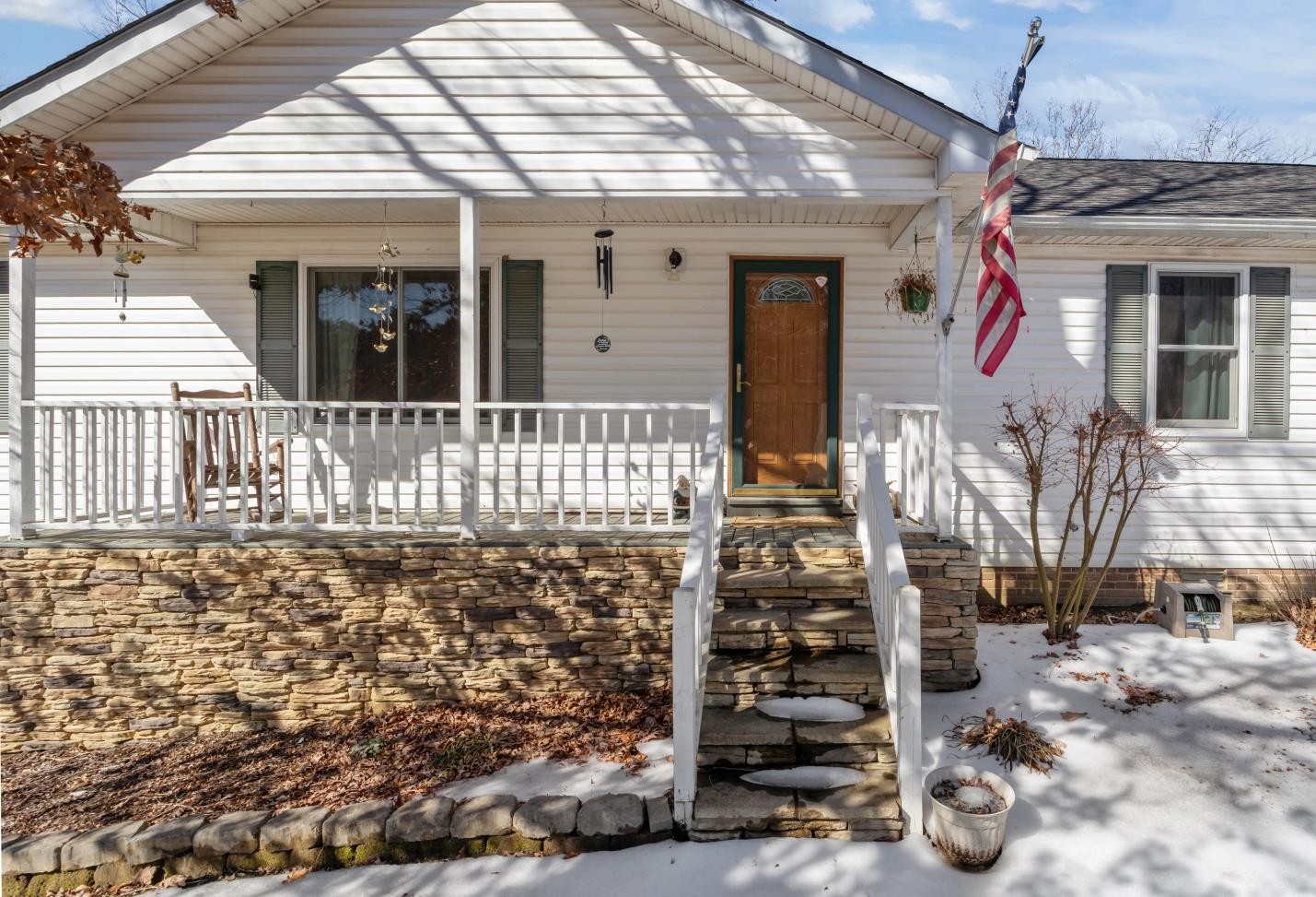 41 Golden Pond Circle Holladay, TN 38341 - Photo 4 of 42 front view of a house with a large window