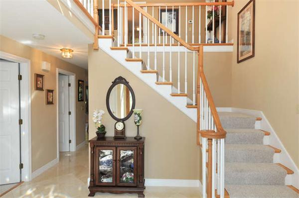 343 Stearns Road Marlborough, MA 01752 - Photo 2 of 26 Gallery Image 2