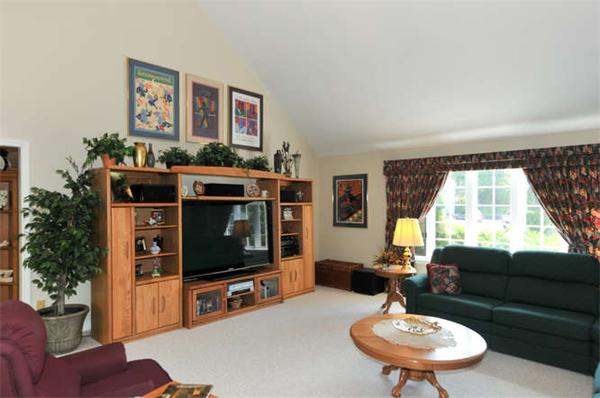 343 Stearns Road Marlborough, MA 01752 - Photo 7 of 26 Gallery Image 7