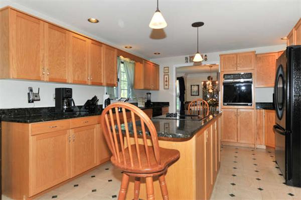 343 Stearns Road Marlborough, MA 01752 - Photo 8 of 26 Gallery Image 8