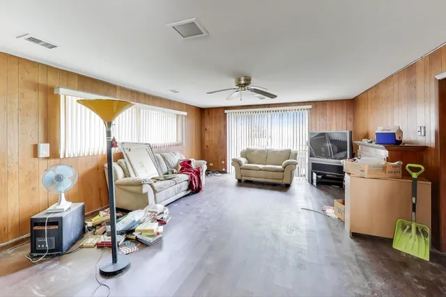 $390,000 | 5904 Keeney Court, Morton Grove, IL 60053