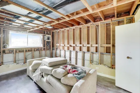 $390,000 | 5904 Keeney Court, Morton Grove, IL 60053