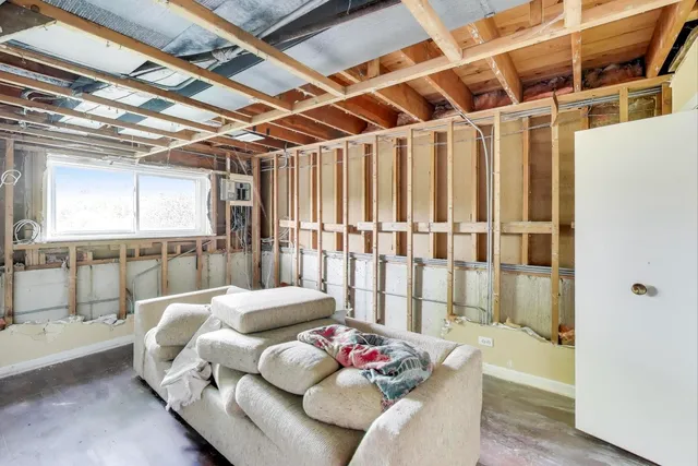 $390,000 | 5904 Keeney Court, Morton Grove, IL 60053