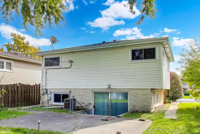 $390,000 | 5904 Keeney Court, Morton Grove, IL 60053