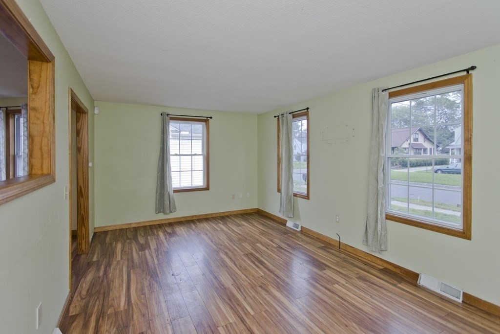 36 Osborne Terrace Springfield, MA 01104 - Photo 12 of 40