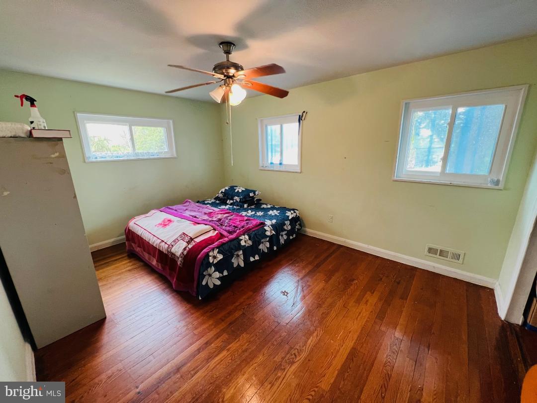 906 Prestwood Road Catonsville, MD 21228 - Photo 8 of 30 Master bedroom