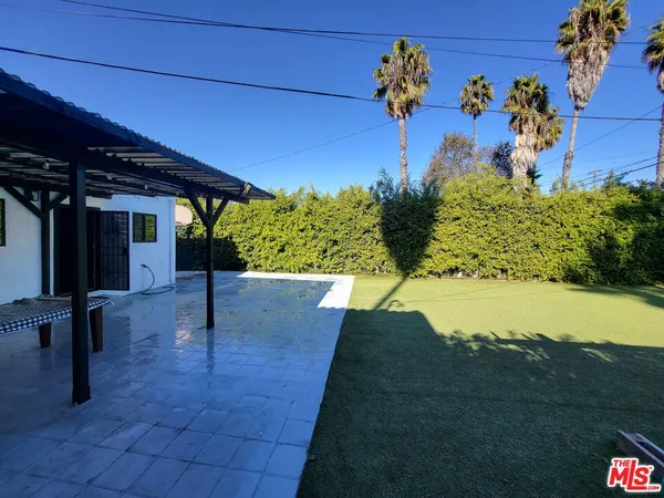 $7,500 | 620 North Poinsettia Place, Los Angeles, CA 90036