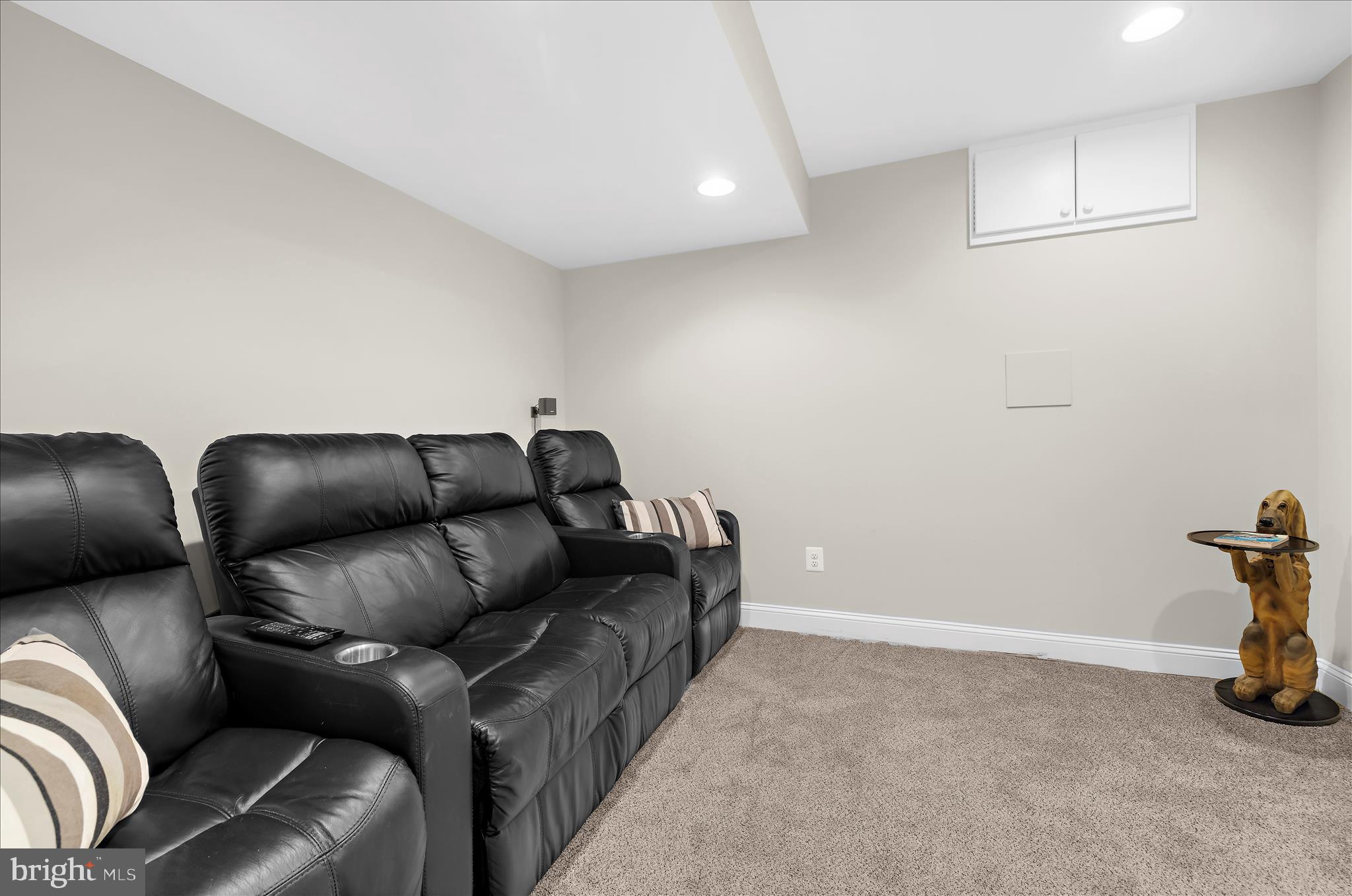 932 South Clinton Street Baltimore, MD 21224 - Photo 31 of 46 a living room with furniture