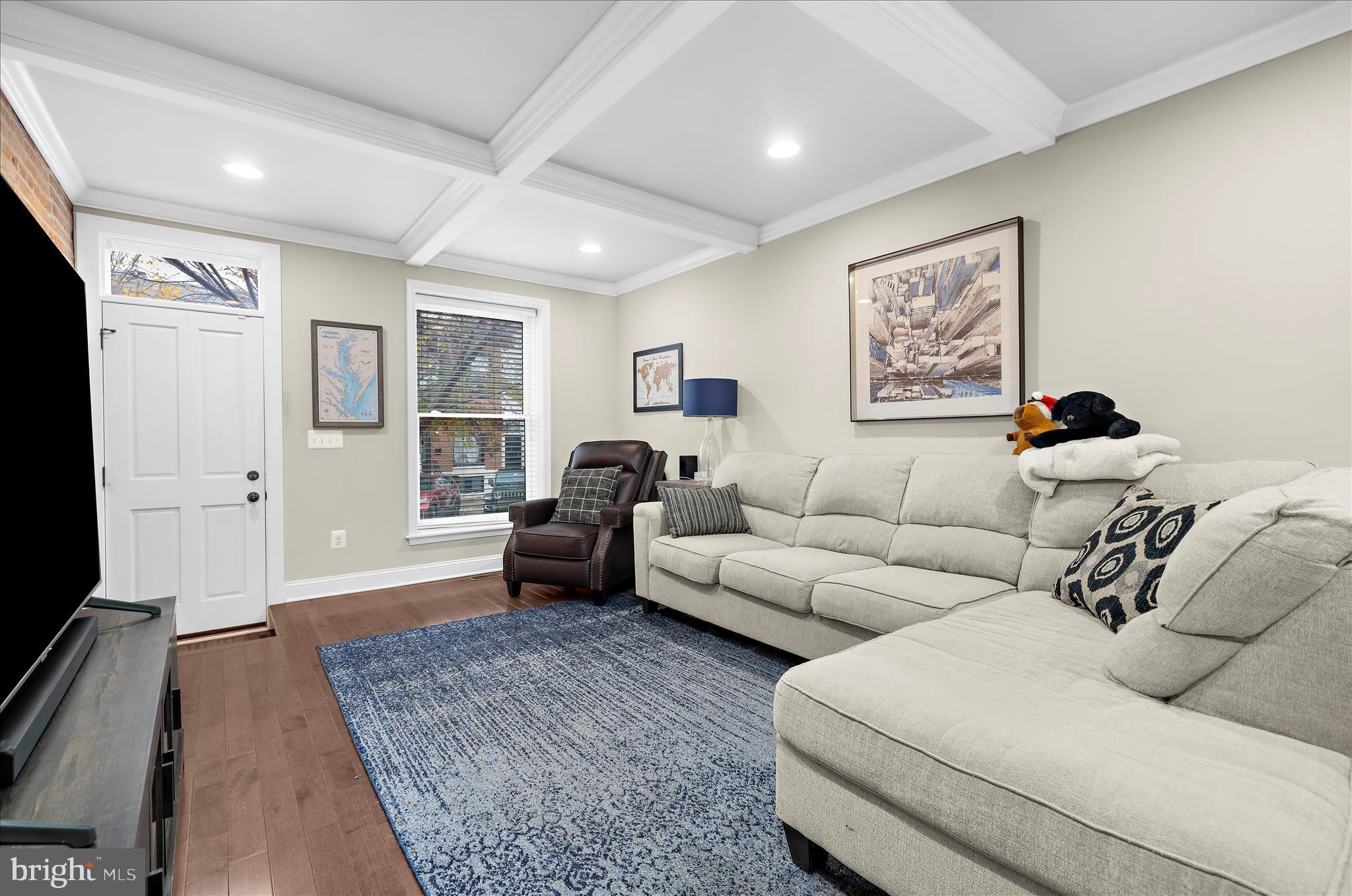 932 South Clinton Street Baltimore, MD 21224 - Photo 5 of 46 a living room with furniture and a flat screen tv