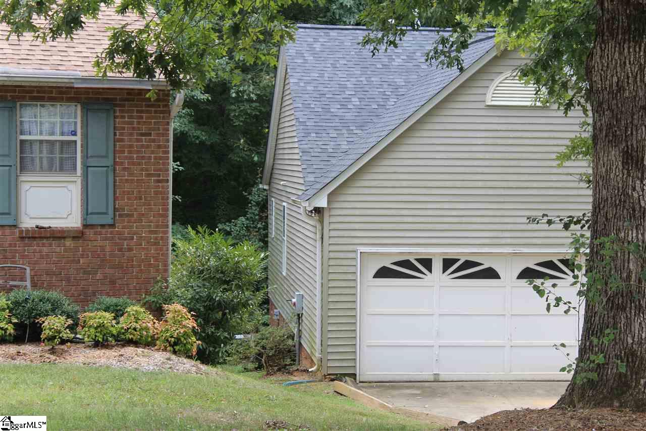 141 West Fall River Way Simpsonville, SC 29680 - Photo 4 of 28 Gallery Image 4