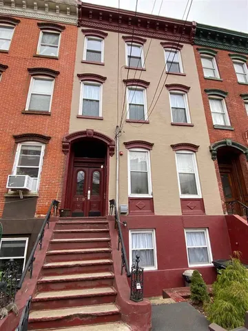 $3,200 | 149 Grand Street, Unit 4, Jersey City, NJ 07302