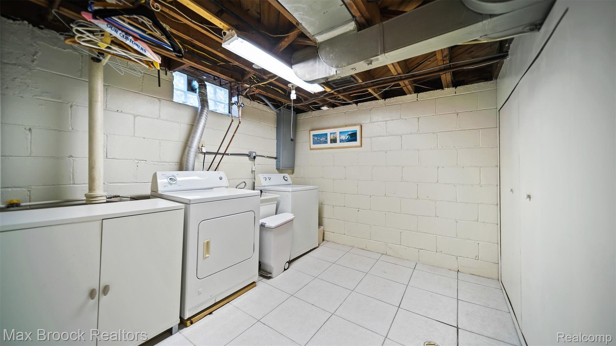 20250 Picadilly Road Detroit, MI 48221 - Photo 34 of 47 Basement laundry area