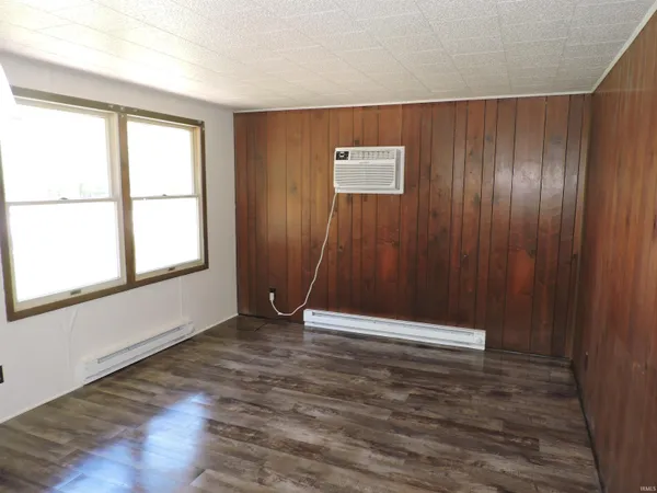 $690 | 125 West Orange Street, Unit F, Cromwell, IN 46732