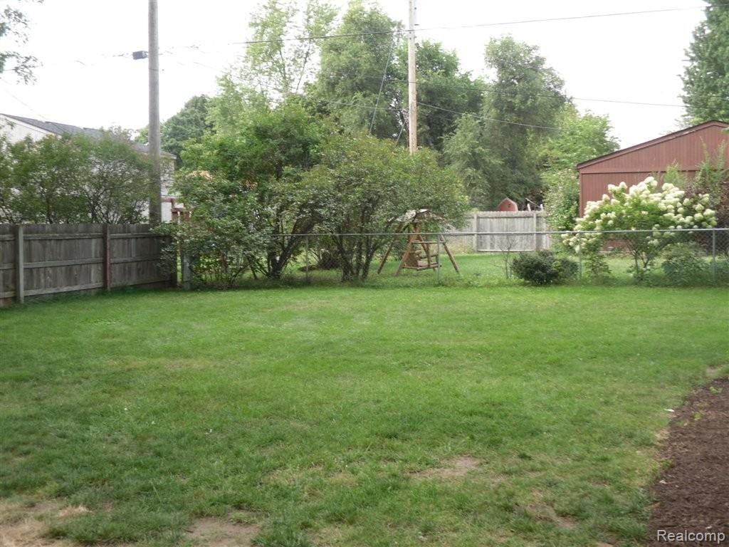 1131 Juneau Road Ypsilanti, MI 48198 - Photo 3 of 11 SDC10462.JPG